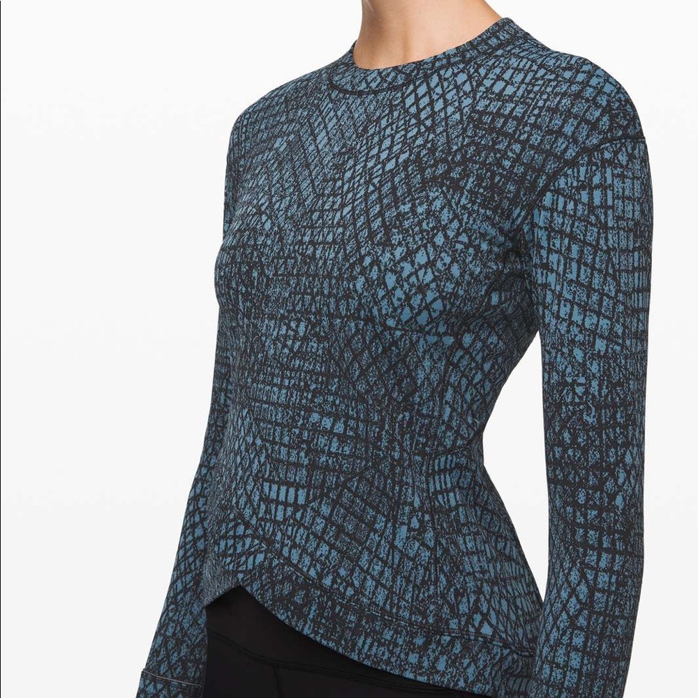 LULULEMON CLOSE TO CROSSING